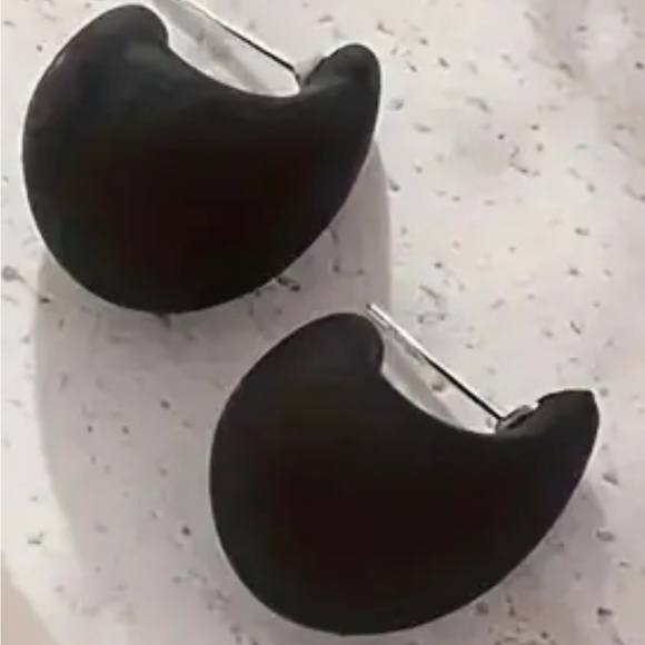 Earrings - Picture 2 of 10